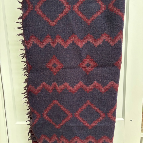 Aritzia wool scarf - Picture 4 of 4